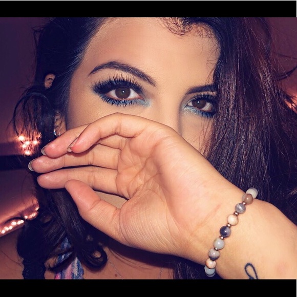 Meet your Posher, Hailee - Picture 1 of 1